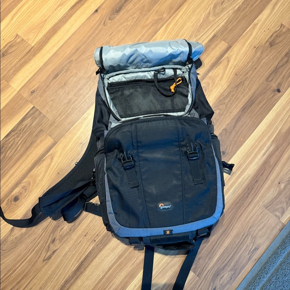 Lowepro Camera Backpack - Picture 3 of 9